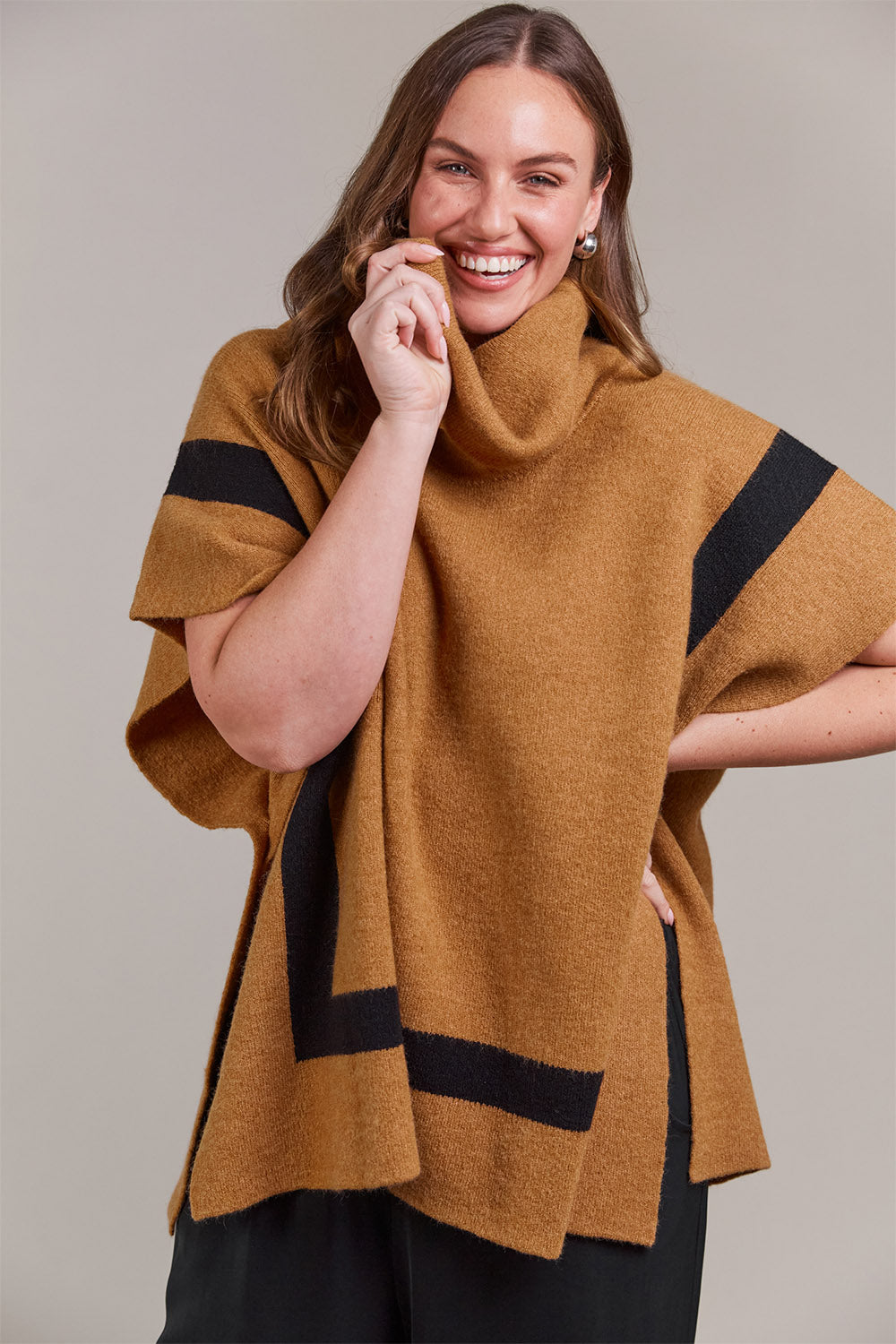 Avino One Size Poncho in Tobacco