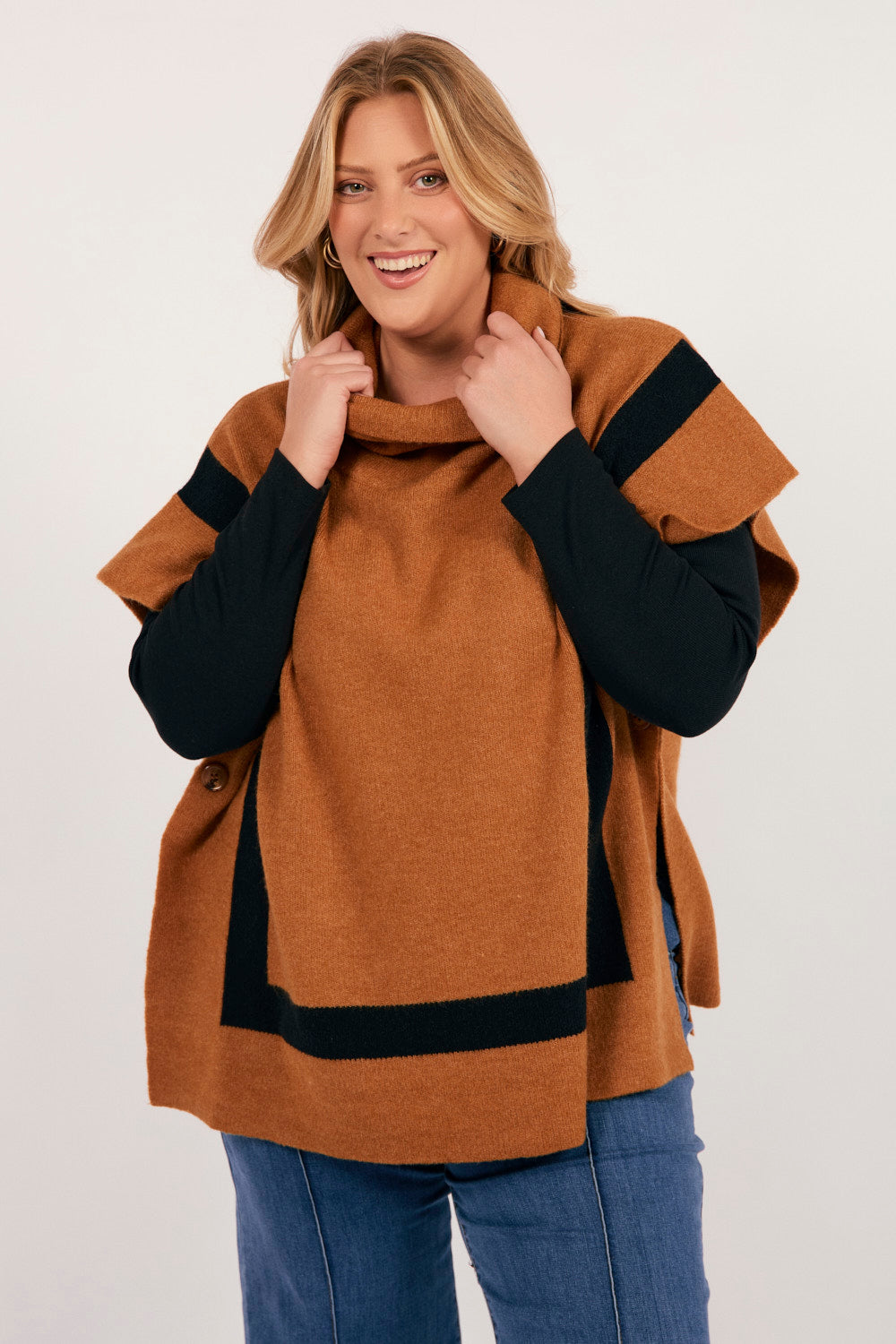 Avino One Size Poncho in Tobacco