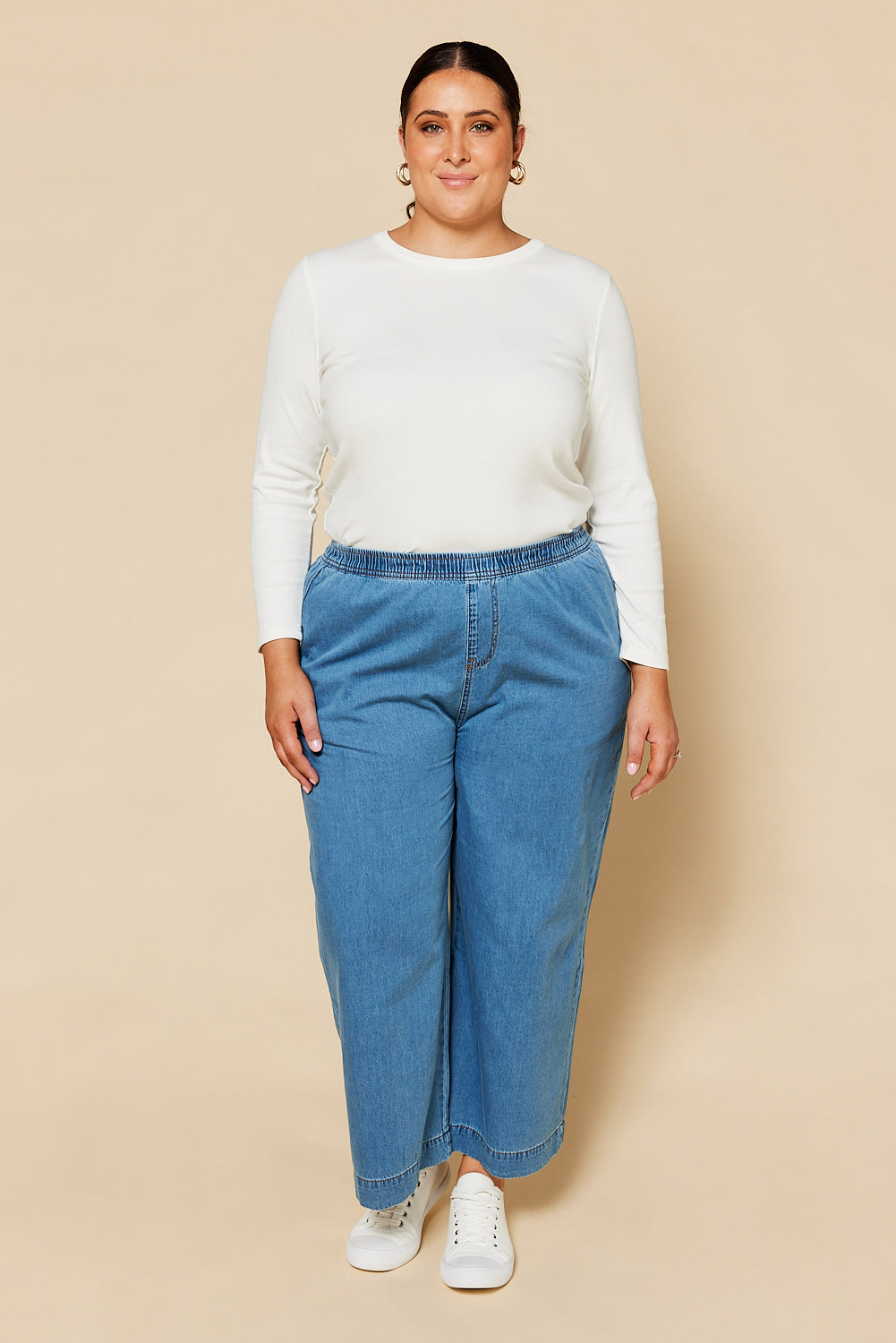 Breezy Chambray Cropped Pant in Light Wash