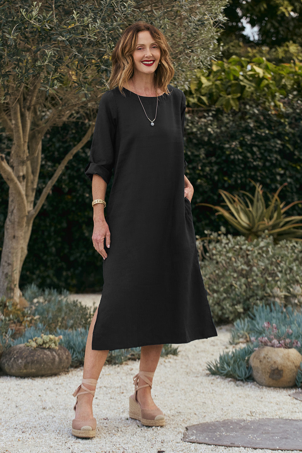 Jarla Linen Midi Dress in Black