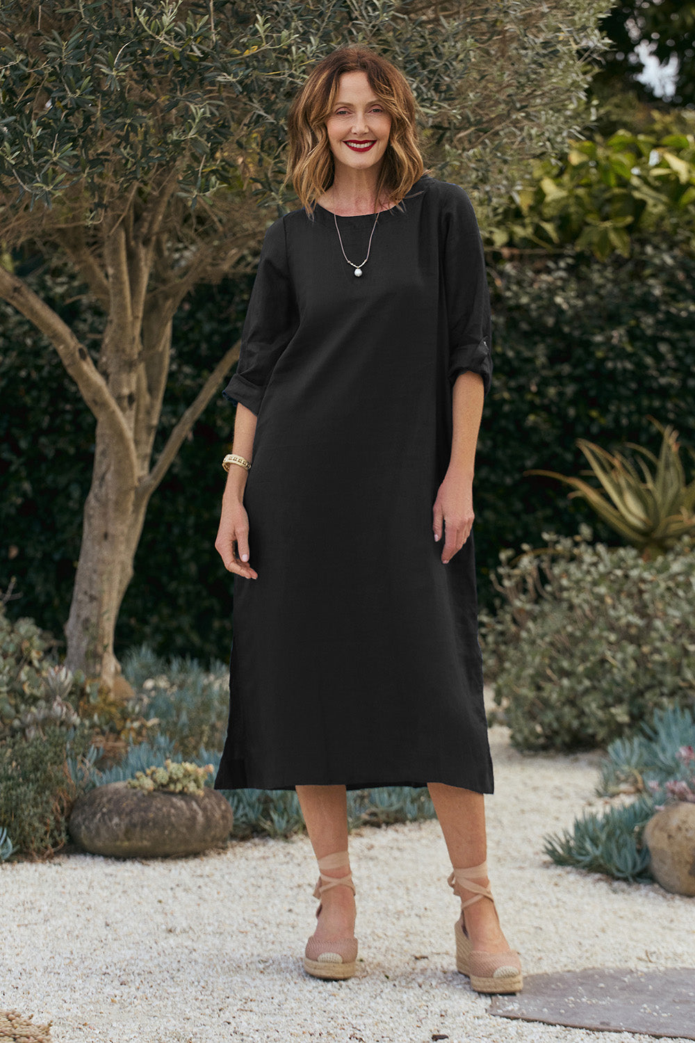 Jarla Linen Midi Dress in Black