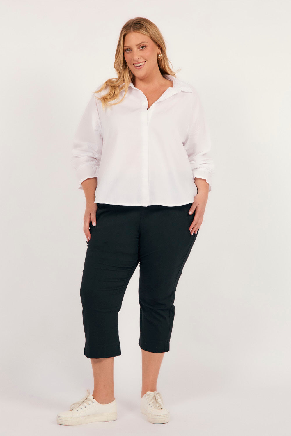 Petite Length Cropped Stretch Capri Pant in Black