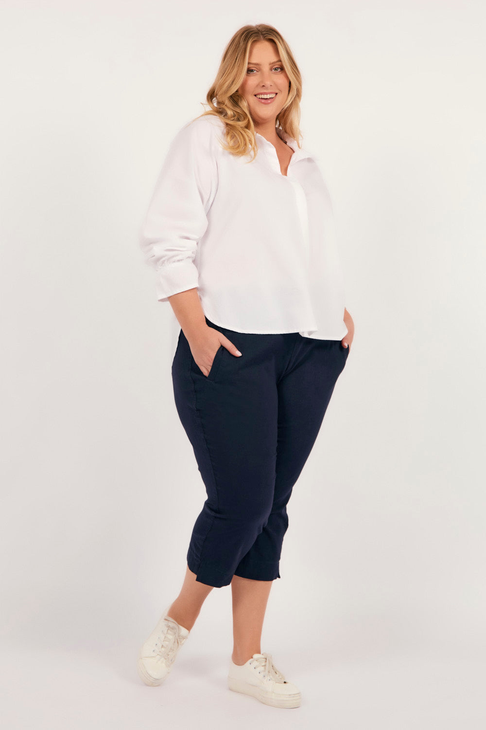 Petite Length Cropped Stretch Capri Pant in Navy