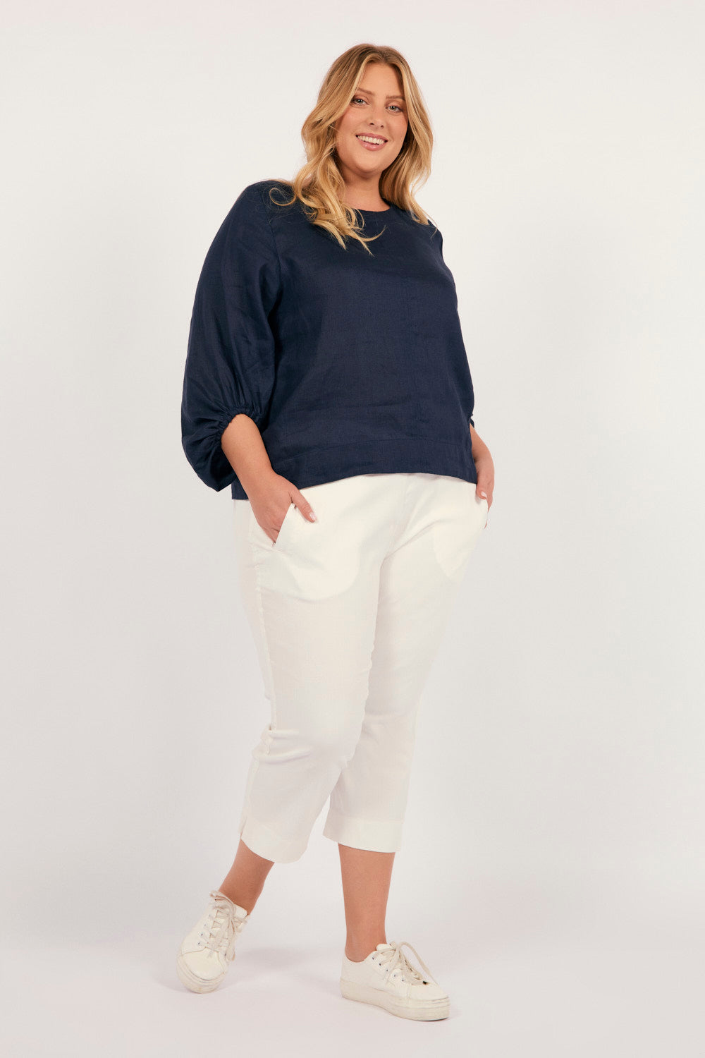 Petite Length Cropped Stretch Capri Pant in White