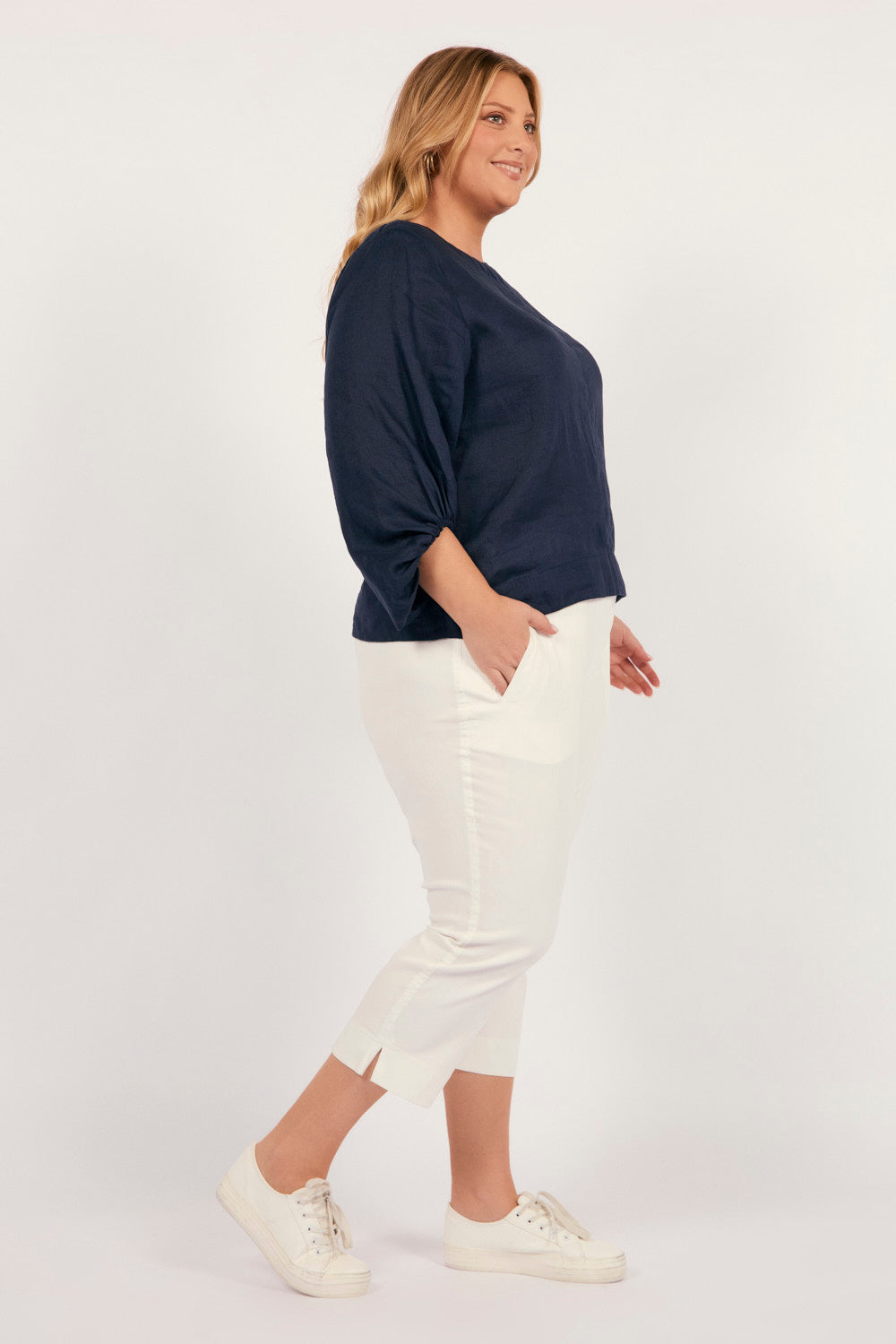 Petite Length Cropped Stretch Capri Pant in White