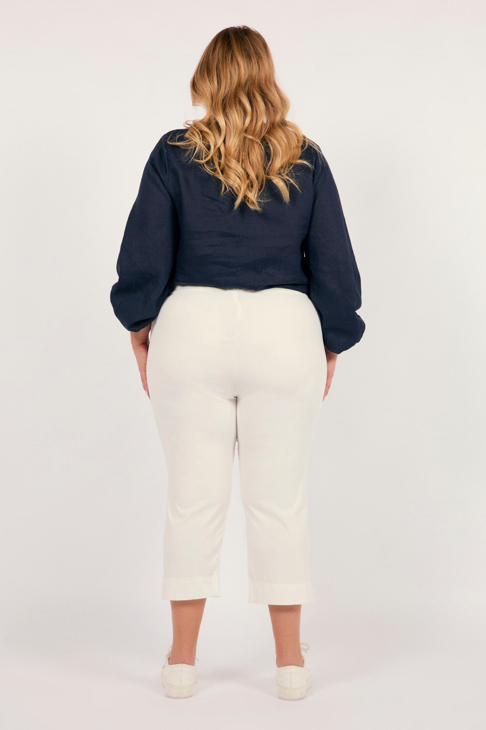 Petite Length Cropped Stretch Capri Pant in White