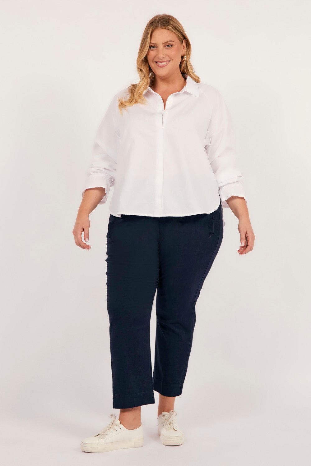 Regular Length Stretch Capri Pant in Navy