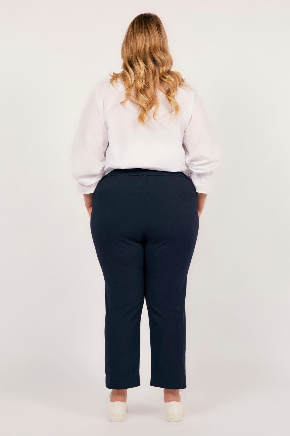 Regular Length Stretch Capri Pant in Navy