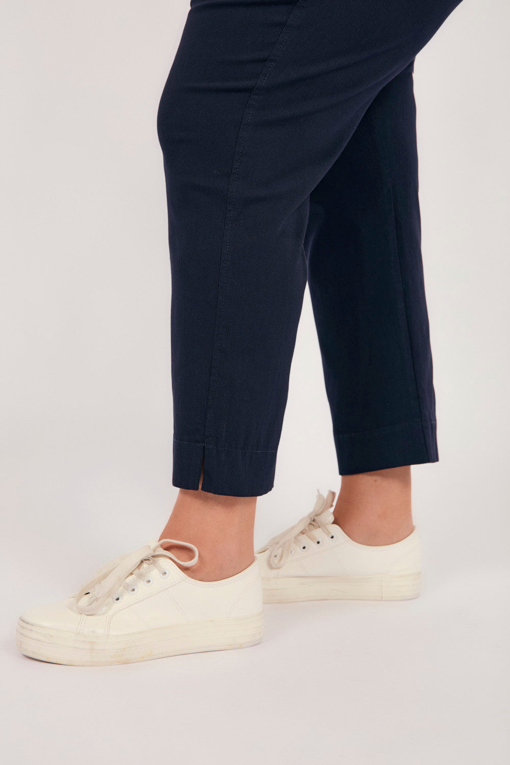 Regular Length Stretch Capri Pant in Navy