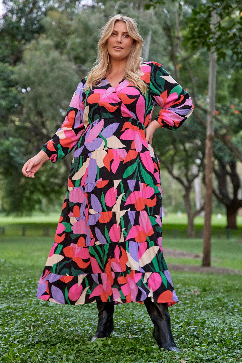 Shari Long Sleeve Dress in Noir Petals