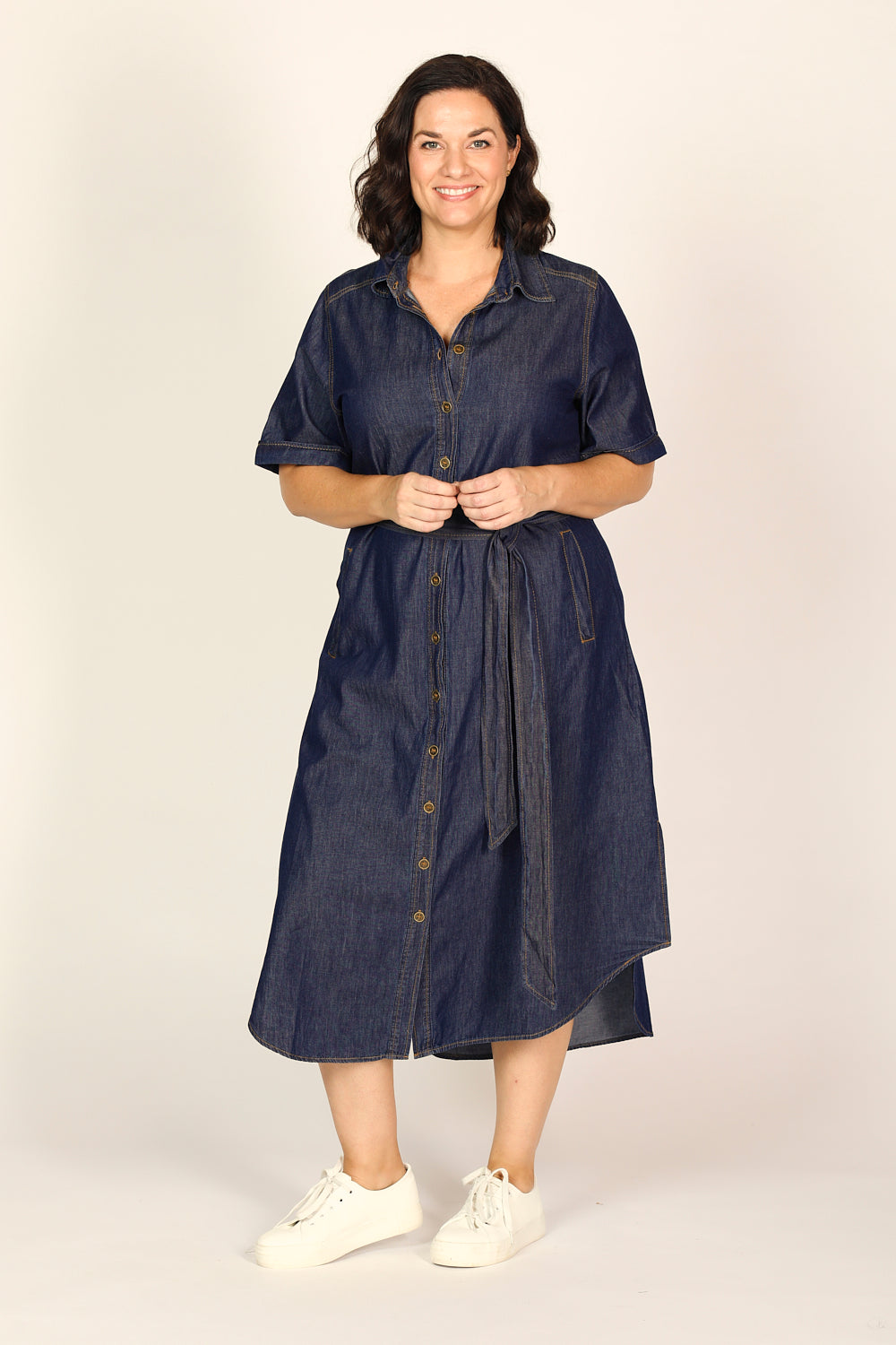 Abbey Chambray Short Sleeve Dress in Dark Wash