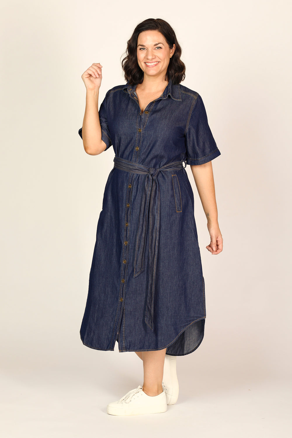 Abbey Chambray Short Sleeve Dress in Dark Wash