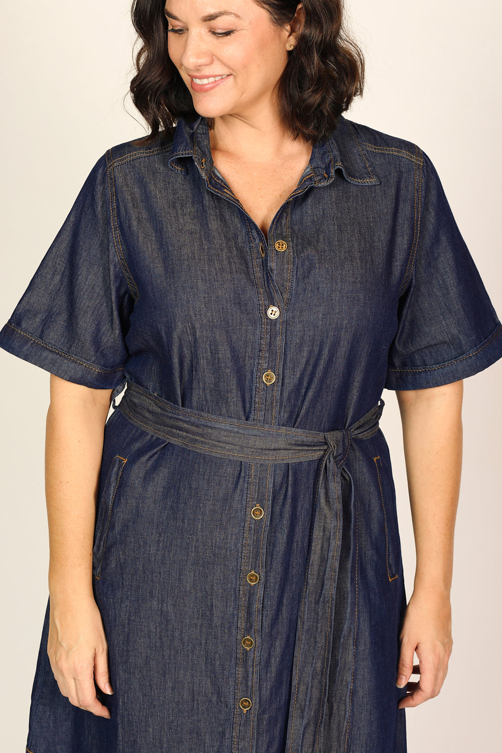 Abbey Chambray Short Sleeve Dress in Dark Wash