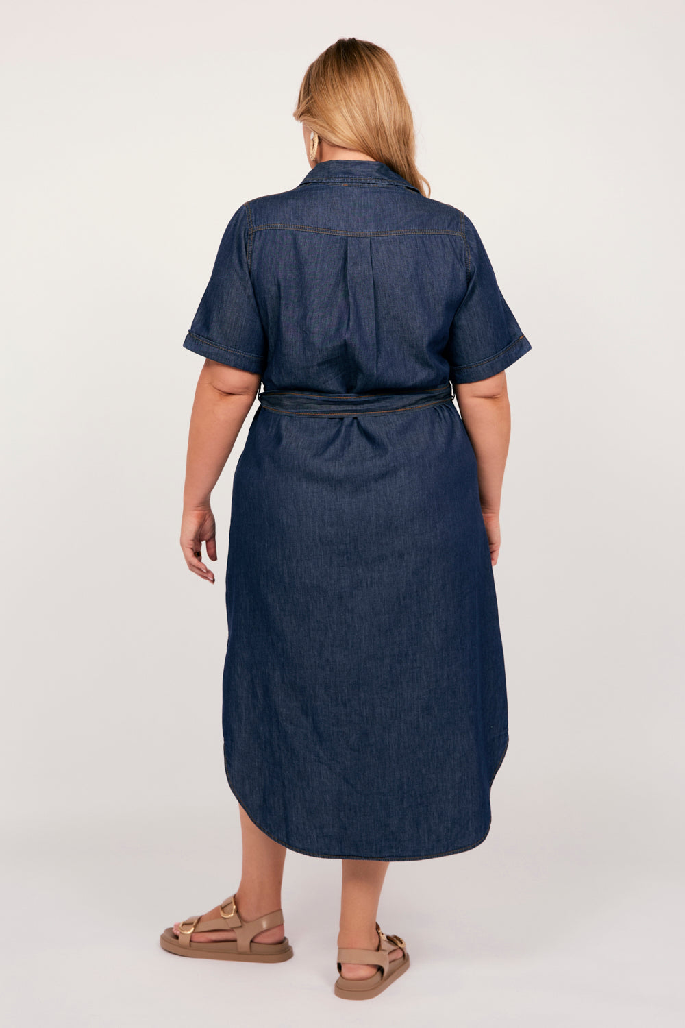 Abbey Chambray Short Sleeve Dress in Dark Wash