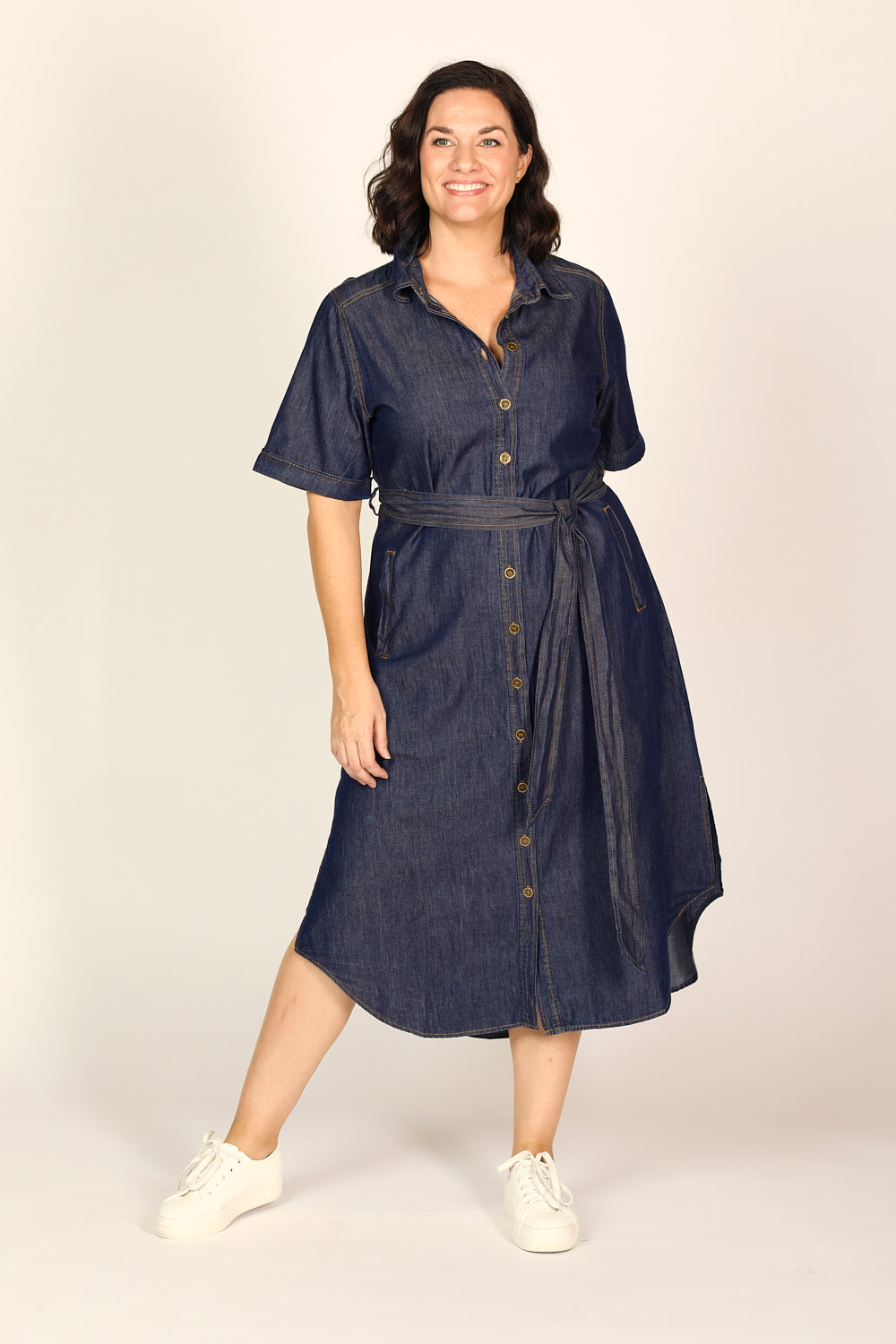 Abbey Chambray Short Sleeve Dress in Dark Wash