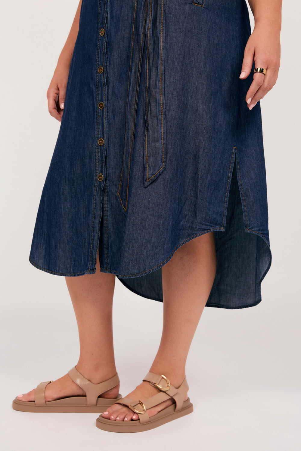 Abbey Chambray Short Sleeve Dress in Dark Wash