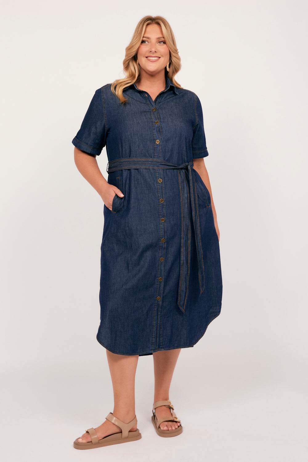 Abbey Chambray Short Sleeve Dress in Dark Wash