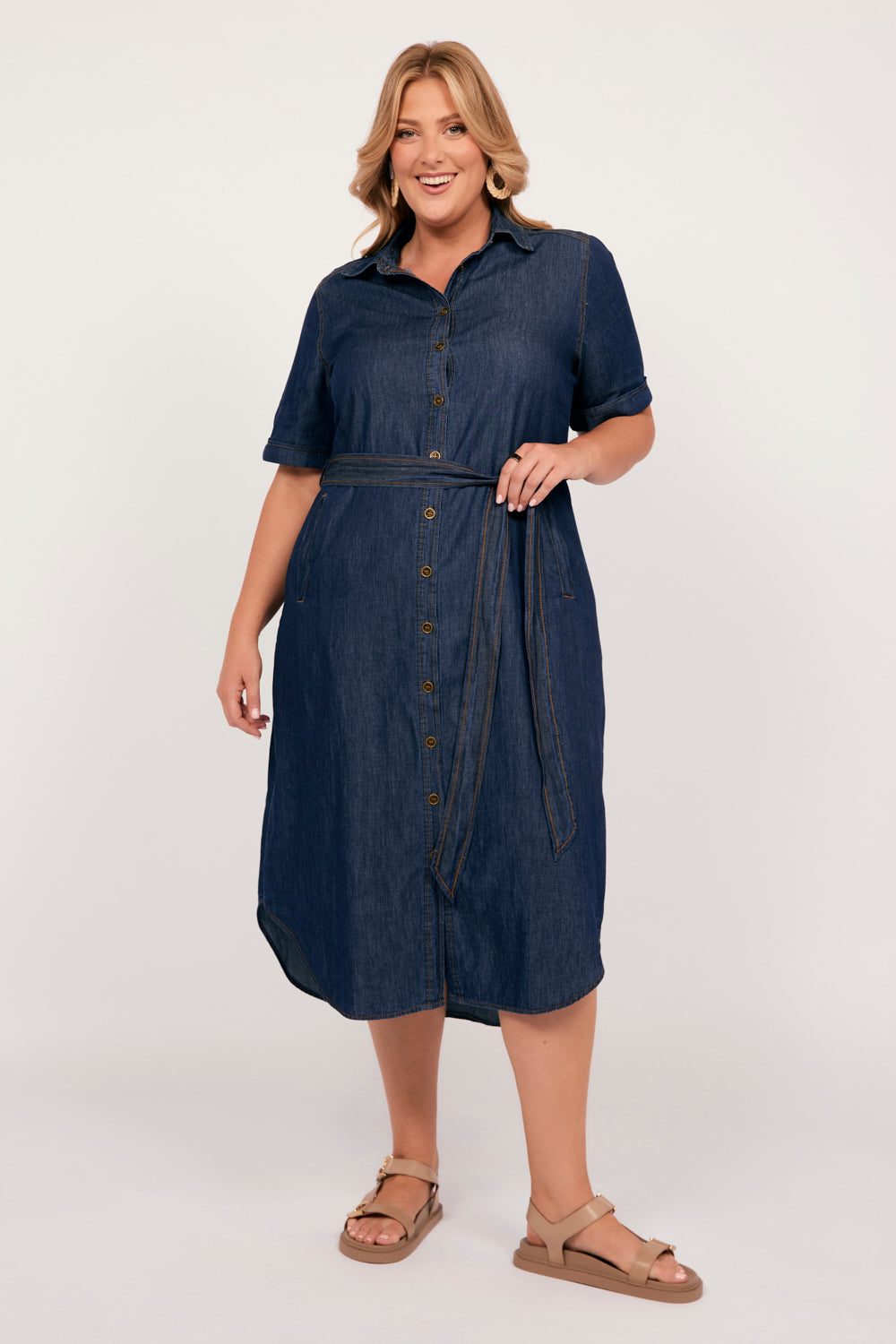 Abbey Chambray Short Sleeve Dress in Dark Wash