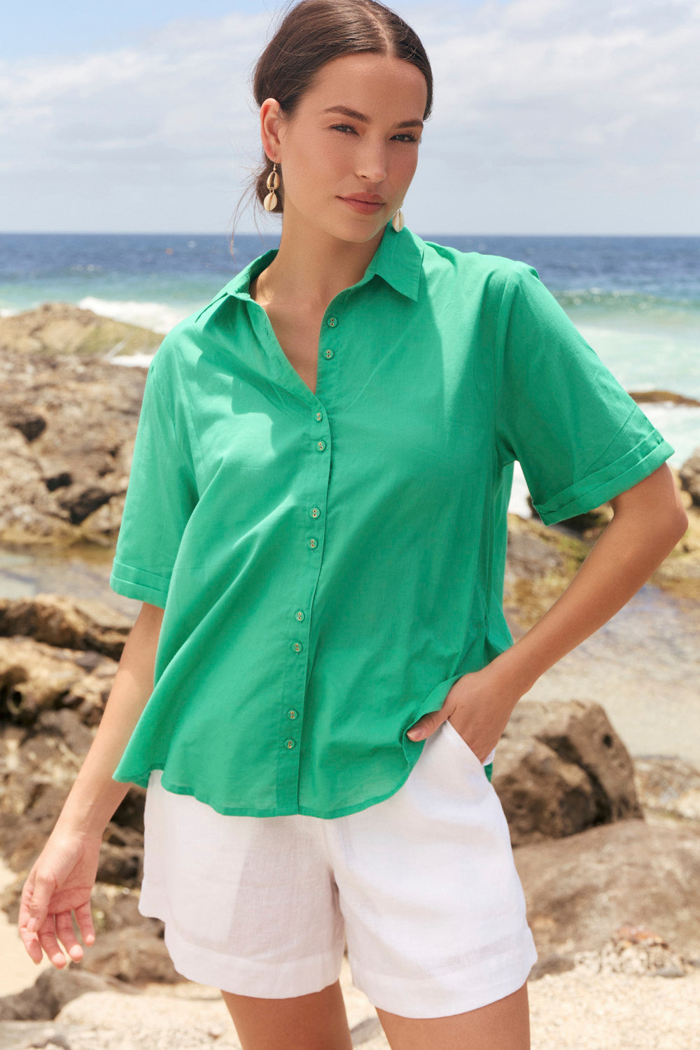 Amani Short Sleeve Cotton Shirt in Green Bee