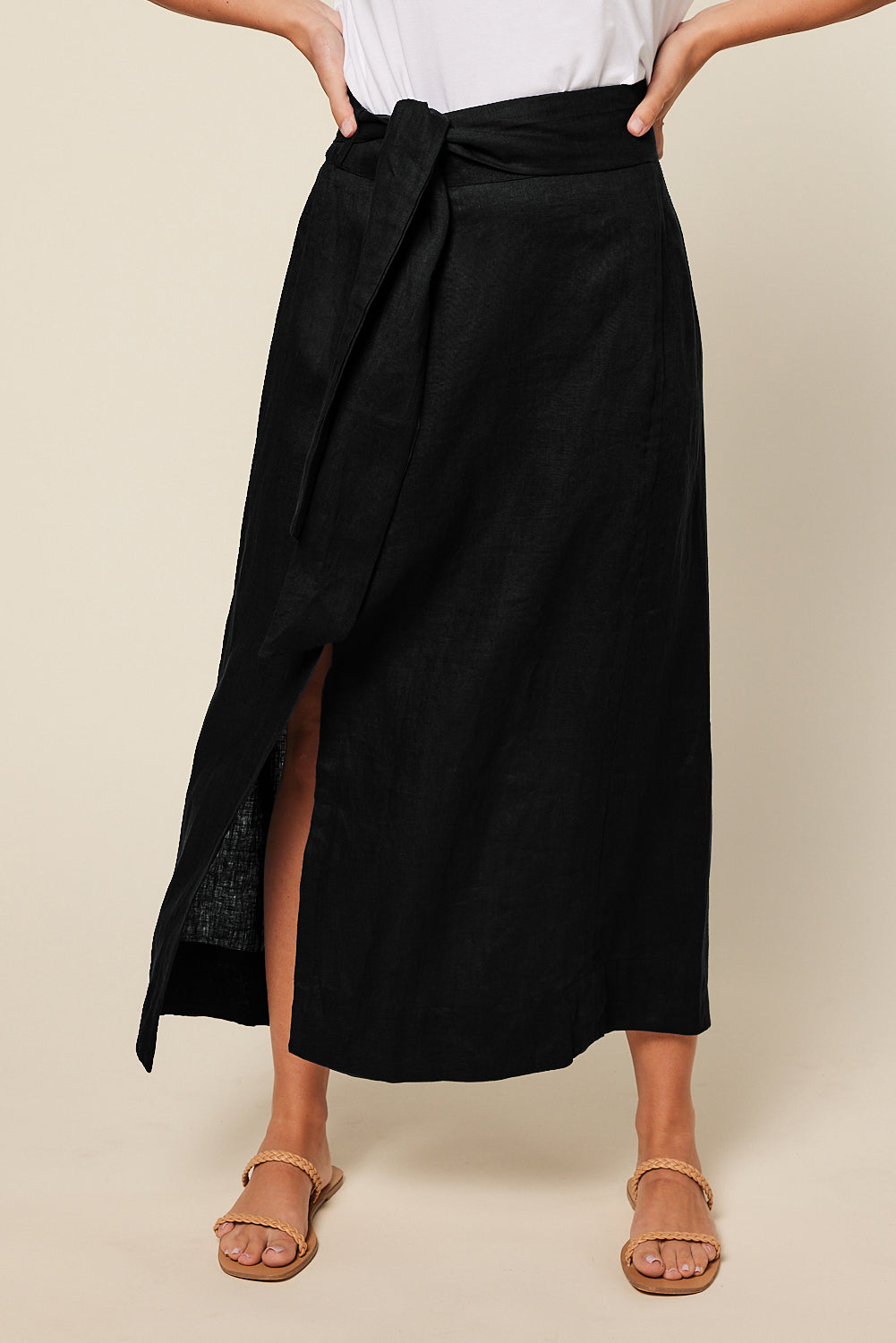 Anne Linen Skirt in Black