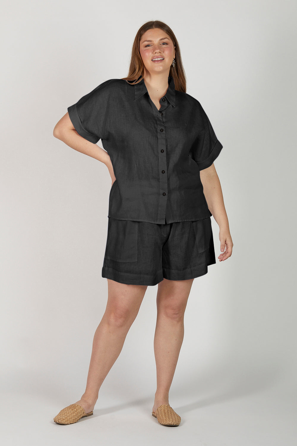 Lizey A-Line Linen Shorts in Black