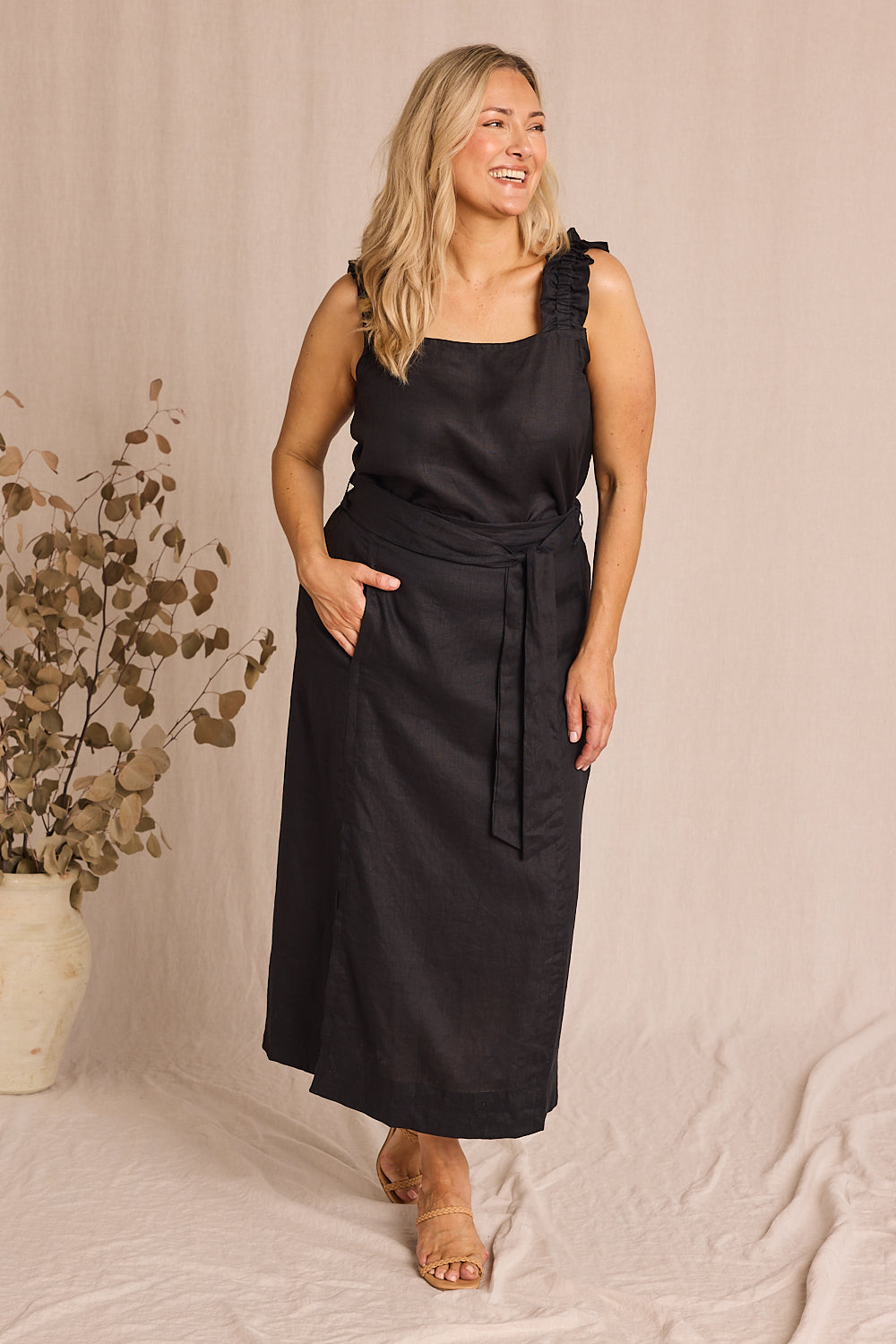 Anne Linen Skirt in Black