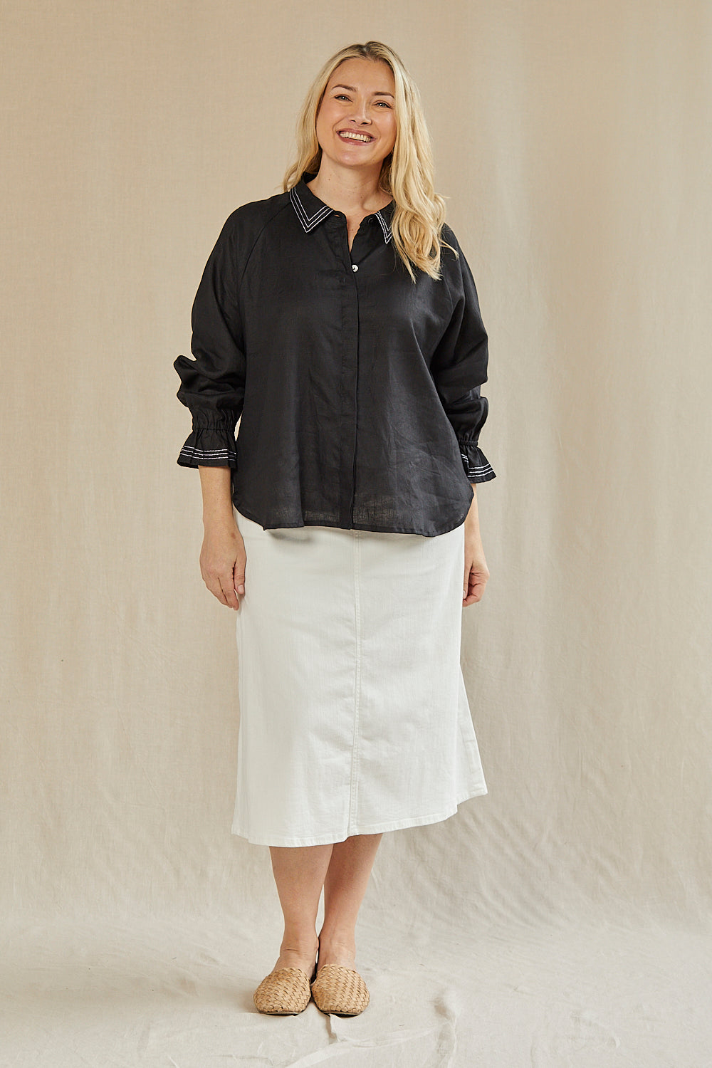 Ebony Frill Cuff Linen Blouse in Blackberry