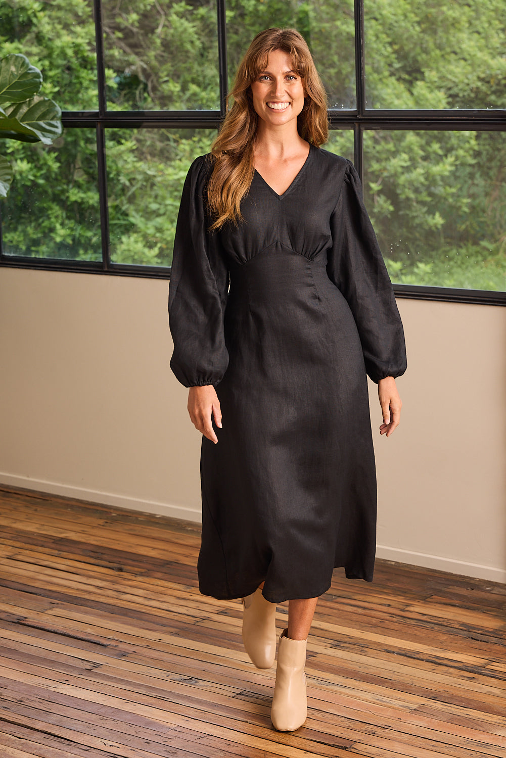 Farrah Long Sleeve Linen Dress in Black