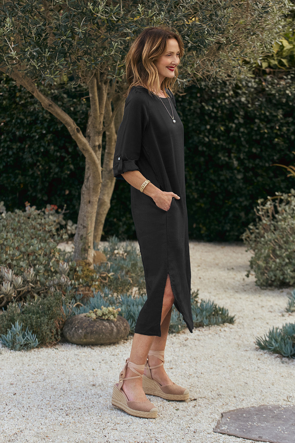 Jarla Linen Midi Dress in Black