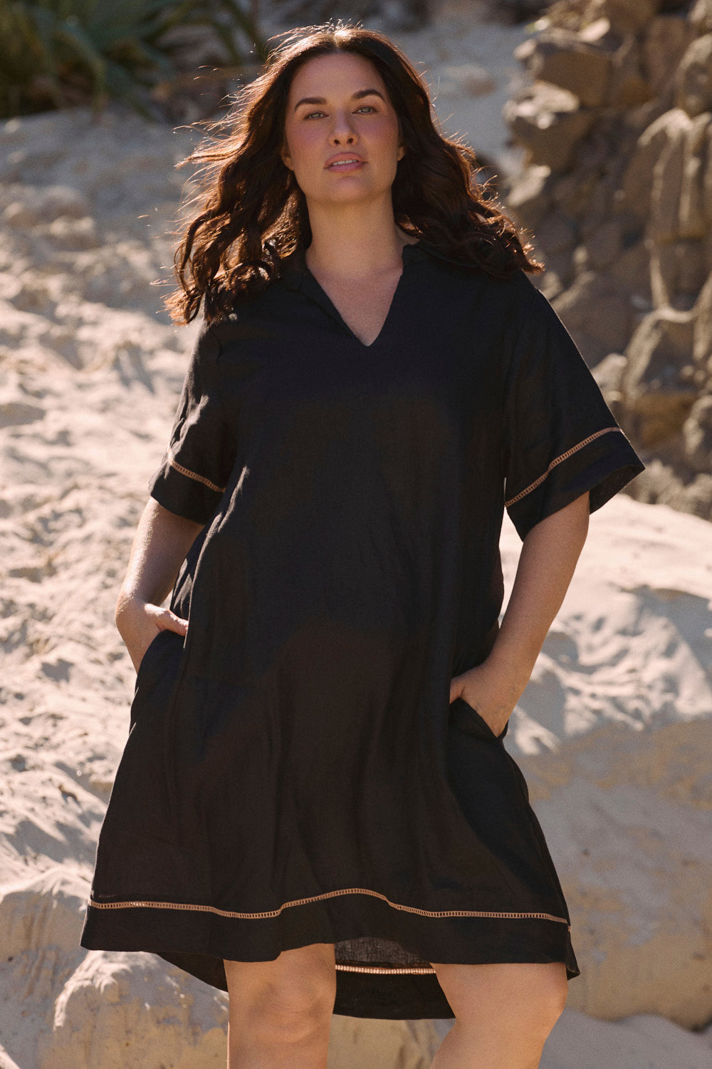 Leni Linen Short Collared Dress in Lace Black