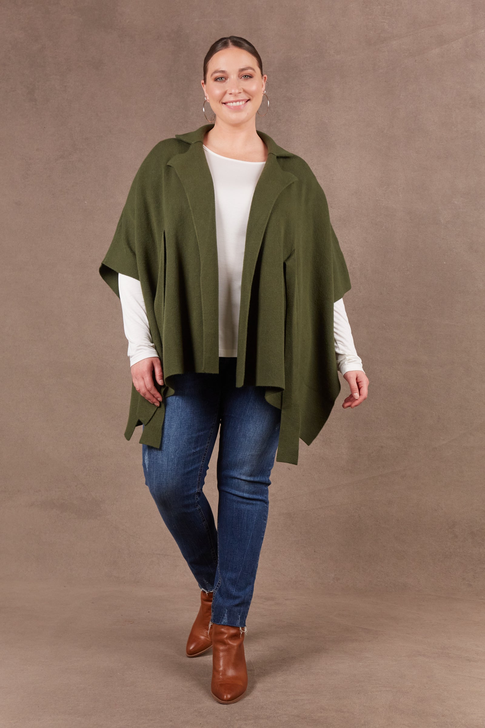 Nawi One Size Cape in Olive
