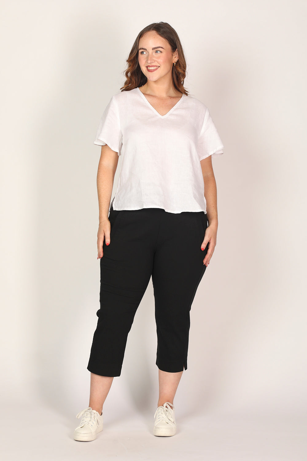 Petite Length Cropped Stretch Capri Pant in Black