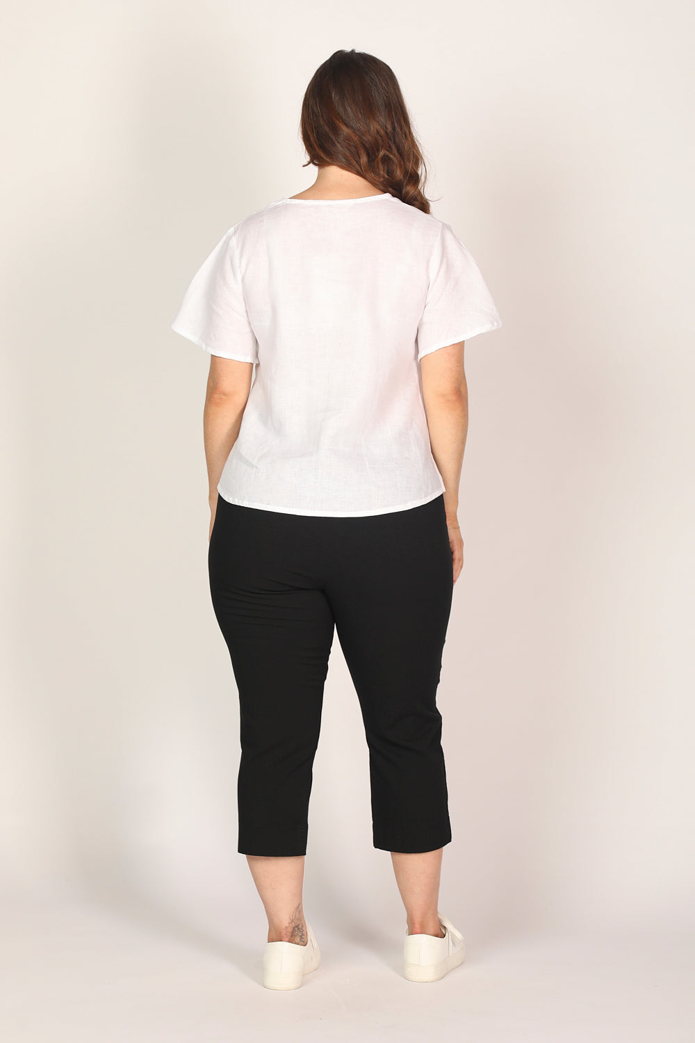 Petite Length Cropped Stretch Capri Pant in Black