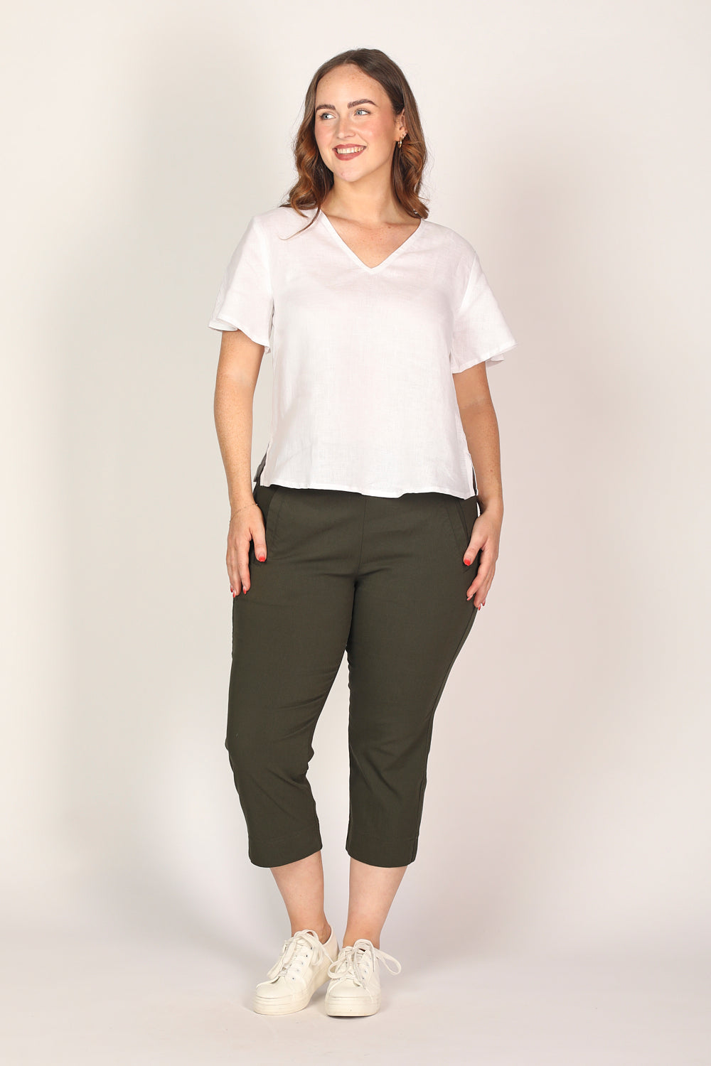 Petite Length Cropped Stretch Capri Pant in Bottle Green