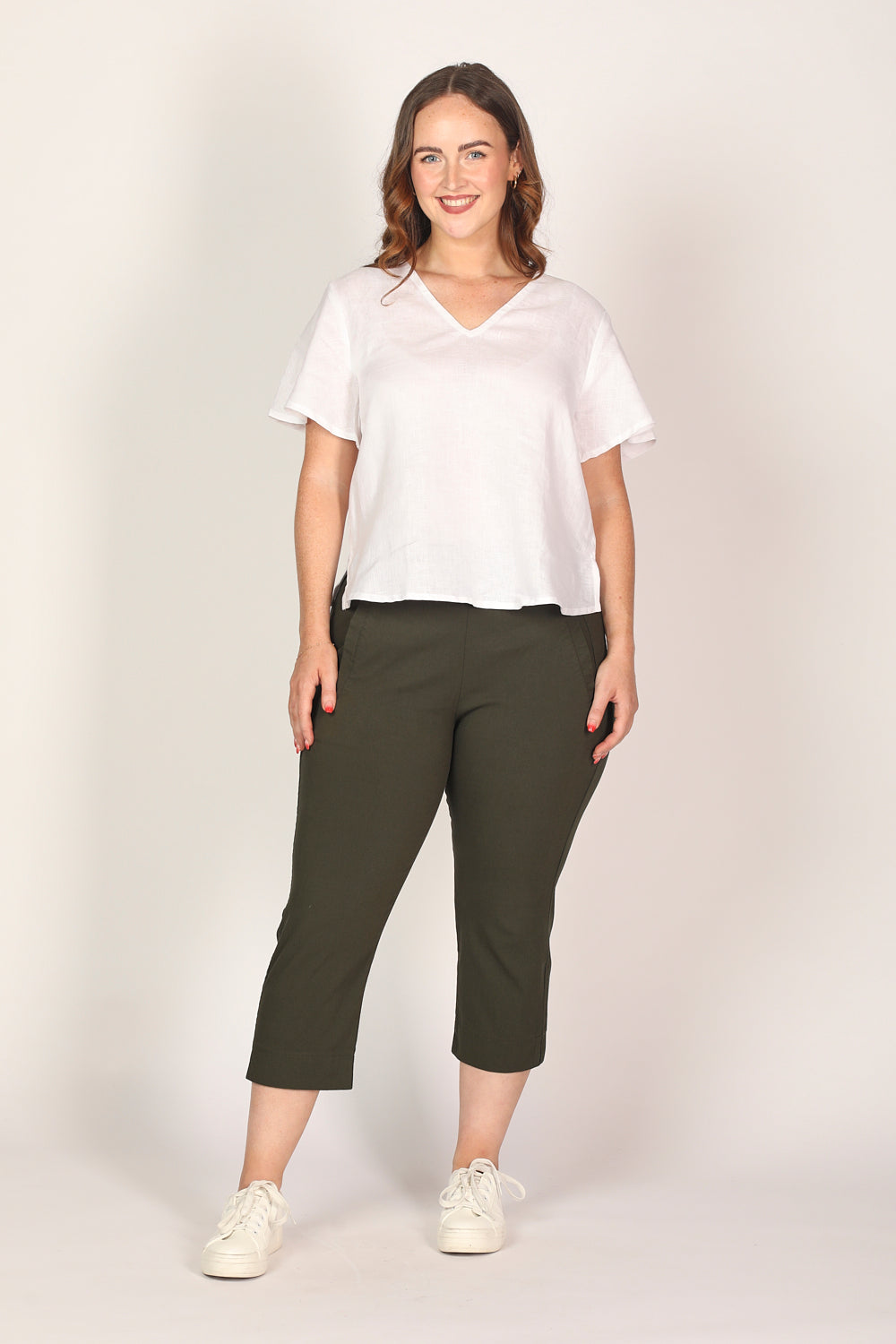 Petite Length Cropped Stretch Capri Pant in Bottle Green