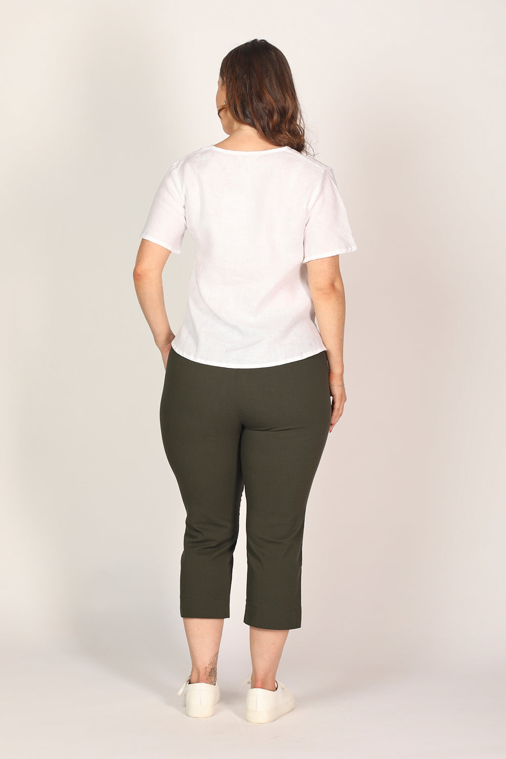 Petite Length Cropped Stretch Capri Pant in Bottle Green