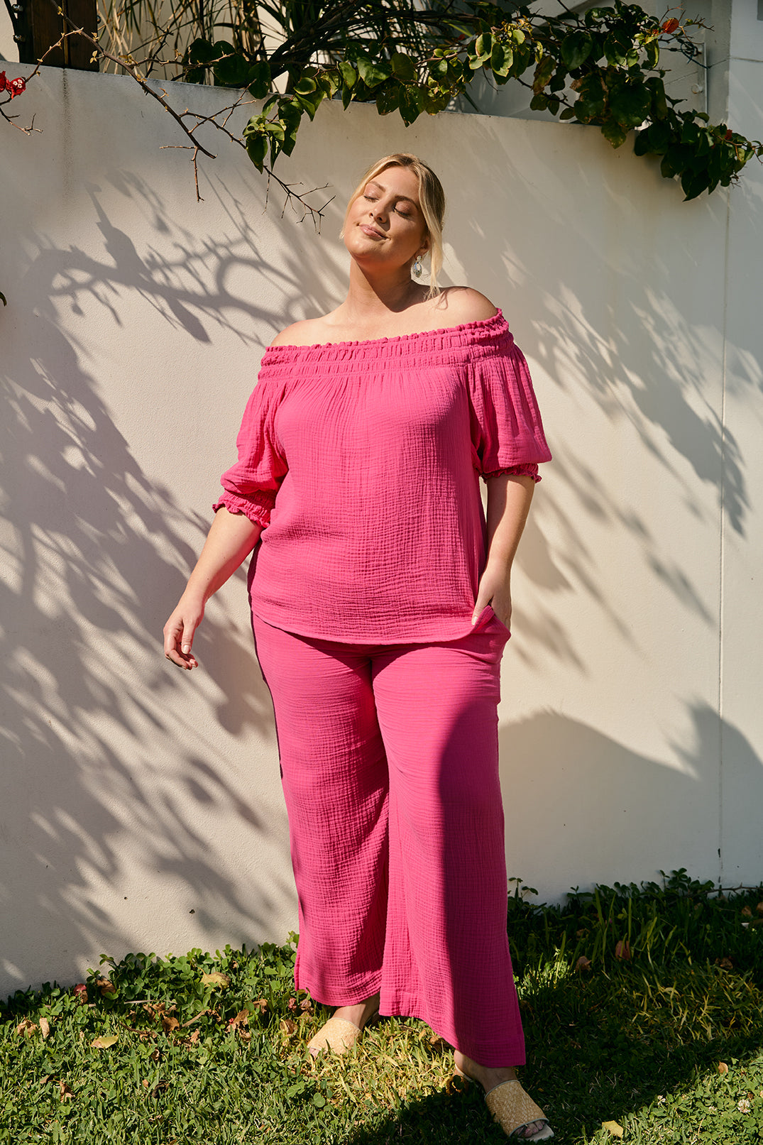 Poppy Crinkle Cotton Off The Shoulder Top in Pink Glo