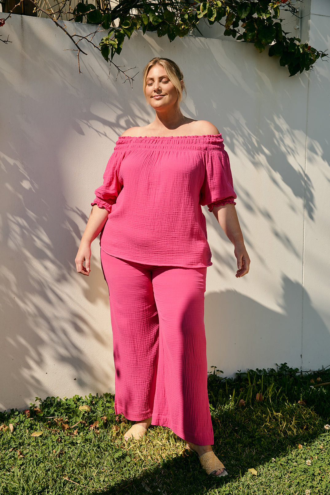 Poppy Crinkle Cotton Off The Shoulder Top in Pink Glo