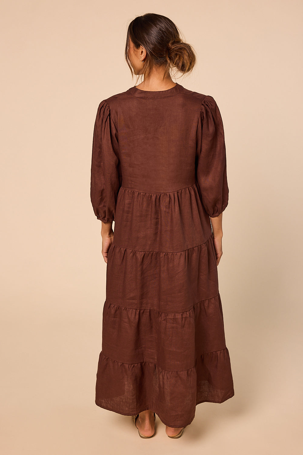 Sabre Linen V-Neck Dress in Raisin