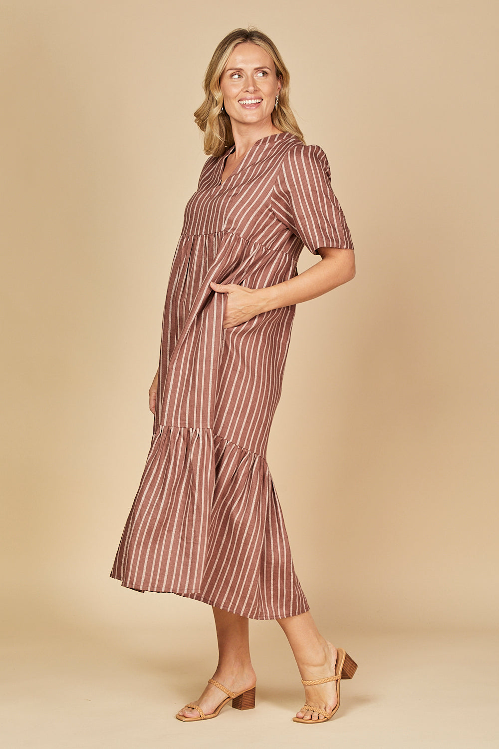 Sabre Linen V-Neck Dress in Nutmeg