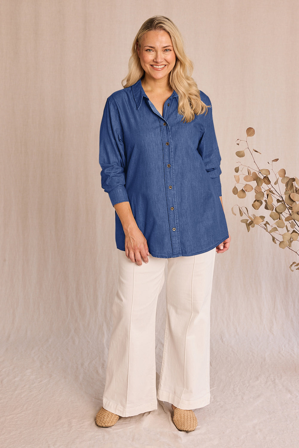 Sam Chambray Shirt in Mid Wash