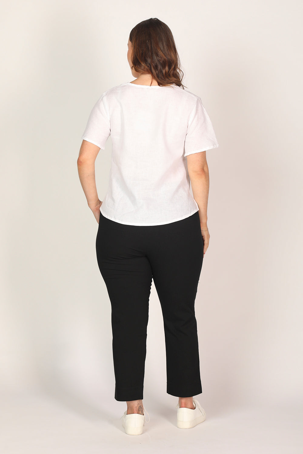 Regular Length Stretch Capri Pant in Black