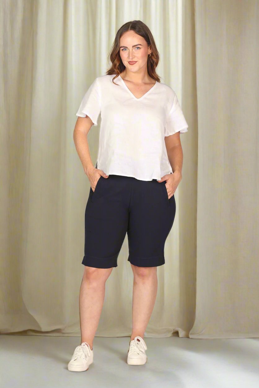 Stretch Capri Short in Navy